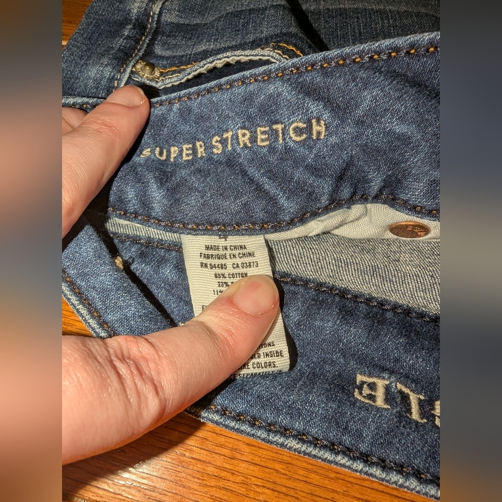 American Eagle jean shorts bundle - low rise - size 4 - Distressed - Picture 13 of 14